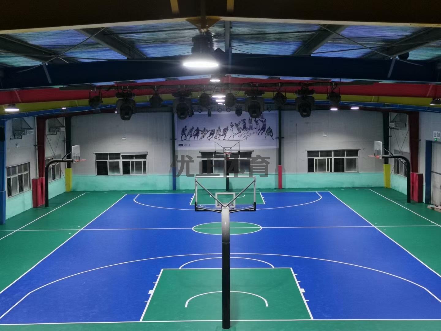 室内篮球场